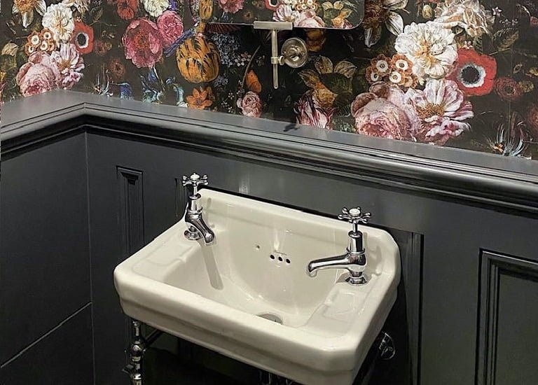 Mažas vonios kambarys