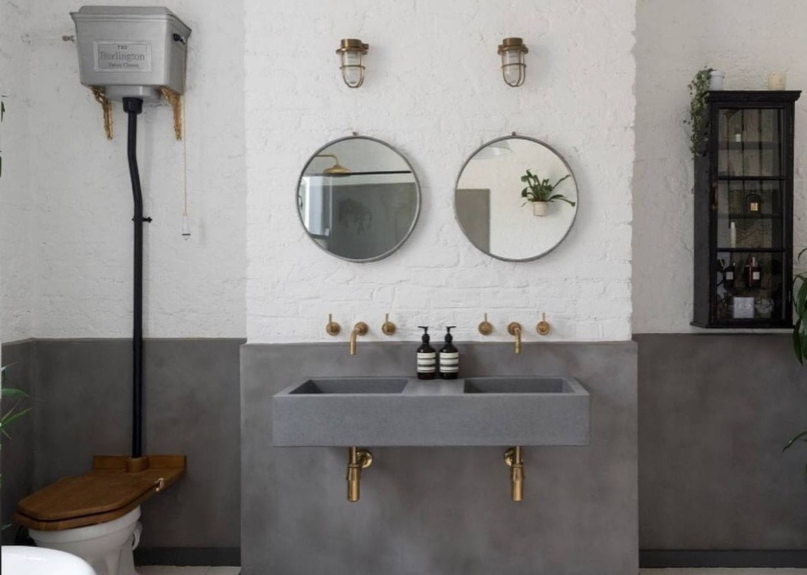 Modernios klasikos vonios interjeras