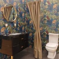 Tekstilinės dušo užuolaidos impregnuoto audinio rusva spalva