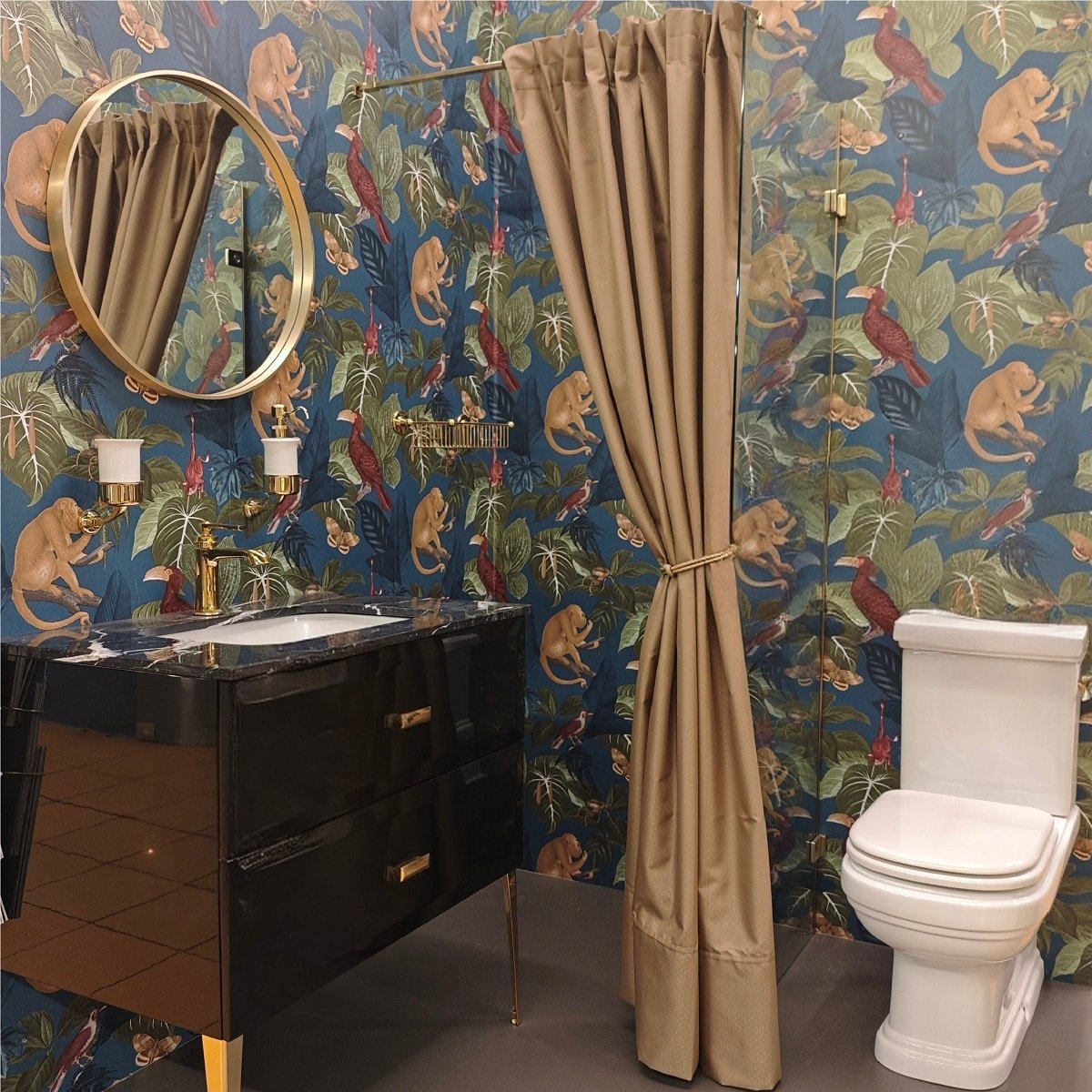 Tekstilinės dušo užuolaidos impregnuoto audinio rusva spalva Tekstilinės dušo užuolaidos impregnuoto audinio rusva spalva