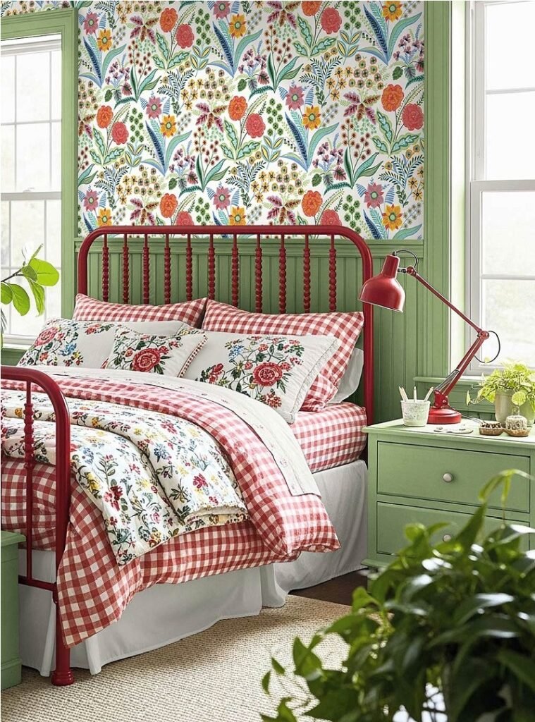 Gaivus miegamojo interjeres su tapetais Wallquest